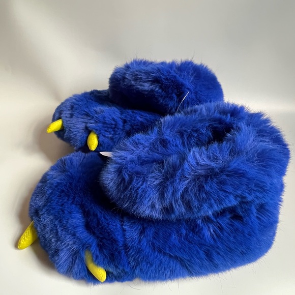 NWT size K13  soft brilliant sapphire/ chartreuse accent nail faux fur slippers - Picture 6 of 8